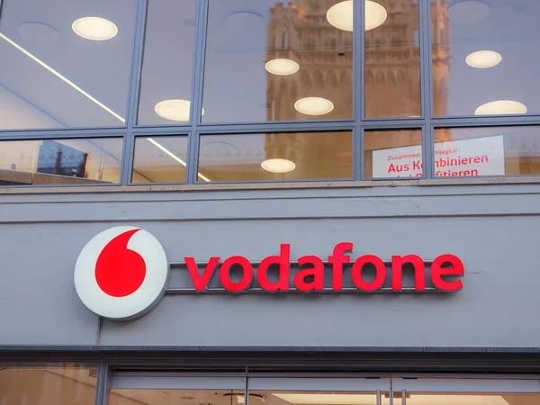 Vodafone подписал с Microsoft 10-летнее соглашение и вложит в ИИ $1,5 млрд
Vodafone подписал с Microsoft 10-летнее соглашение и вложит в ИИ $1,5 млрд