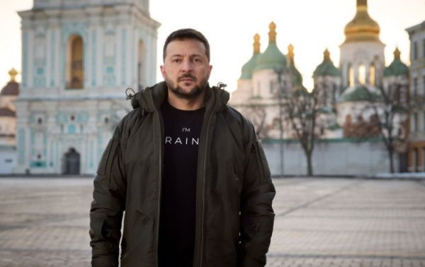 "Не поднимем руки вверх, чтобы сдаться": Зеленский поздравил украинцев с Днем Соборности
"Не поднимем руки вверх, чтобы сдаться": Зеленский поздравил украинцев с Днем Соборности