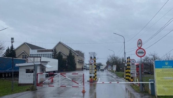 Румунські фермери почали блокаду КПП «Дяково-Халмеу», вантажівки стоять Румунські фермери почали блокаду КПП «Дяково-Халмеу», вантажівки стоять