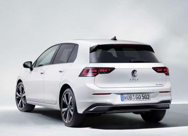 Новый Volkswagen Golf показали официально: разбираем ключевые особенности новинки
Новый Volkswagen Golf показали официально: разбираем ключевые особенности новинки