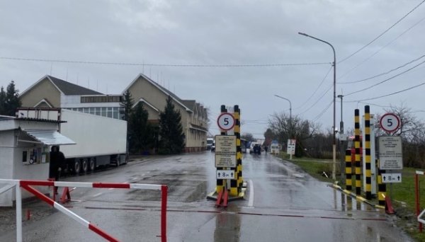 На кордоні з Румунією розблокували пункт пропуску «Дякове-Халмеу» На кордоні з Румунією розблокували пункт пропуску «Дякове-Халмеу»
