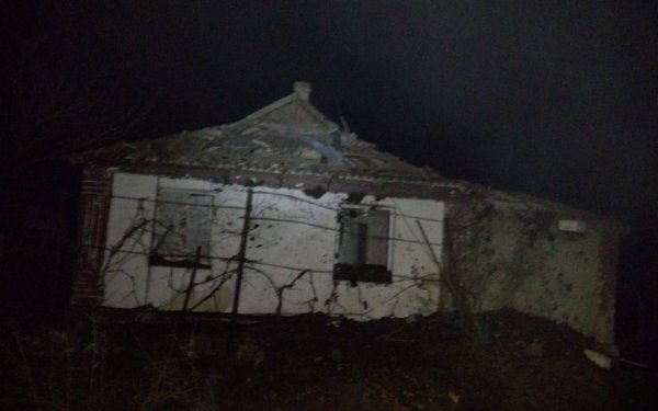 Росіяни скинули чотири бомби на село на Херсонщині
Росіяни скинули чотири бомби на село на Херсонщині