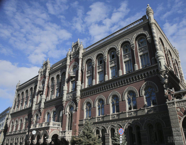 НБУ встановив курс на понеділок: гривня різко послабиться після вихідних НБУ встановив курс на понеділок: гривня різко послабиться після вихідних