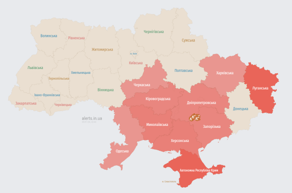 
В части областей Украины тревога. Предупреждают о запуске "Шахедов" 