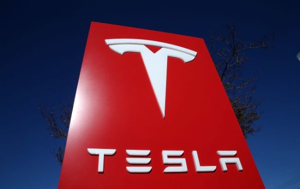 Tesla - вторая: на мировом рынке электромобилей появился новый лидер
Tesla - вторая: на мировом рынке электромобилей появился новый лидер