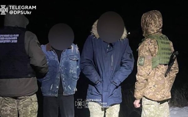 Прикордонники затримали громадянина Молдови, який намагався перетнути Дністер на гумовому човні
Прикордонники затримали громадянина Молдови, який намагався перетнути Дністер на гумовому човні