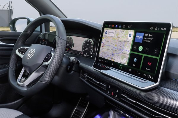 Новый Volkswagen Golf показали официально: разбираем ключевые особенности новинки
Новый Volkswagen Golf показали официально: разбираем ключевые особенности новинки