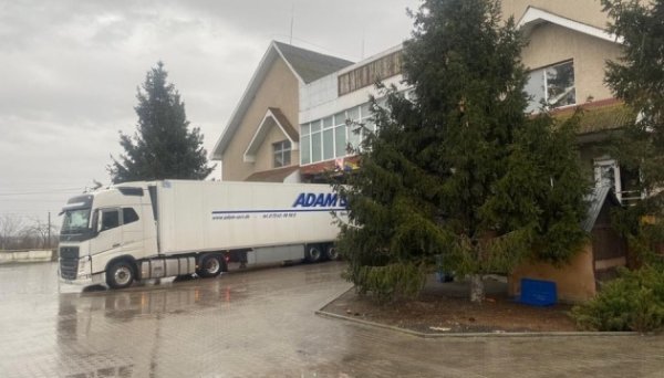 Румунські фермери почали блокаду КПП «Дяково-Халмеу», вантажівки стоять Румунські фермери почали блокаду КПП «Дяково-Халмеу», вантажівки стоять