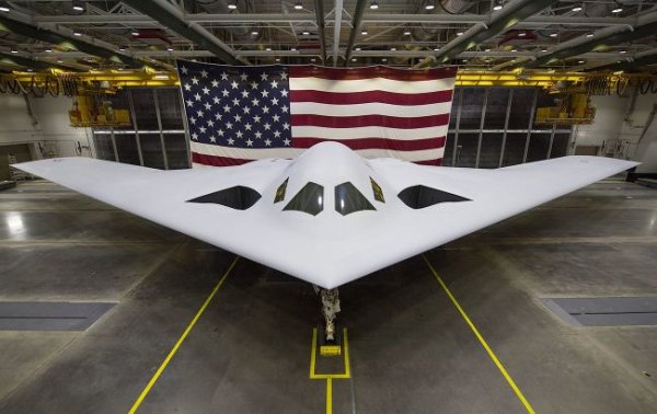 США провели испытания стратегического бомбардировщика B-21 Raider
США провели испытания стратегического бомбардировщика B-21 Raider