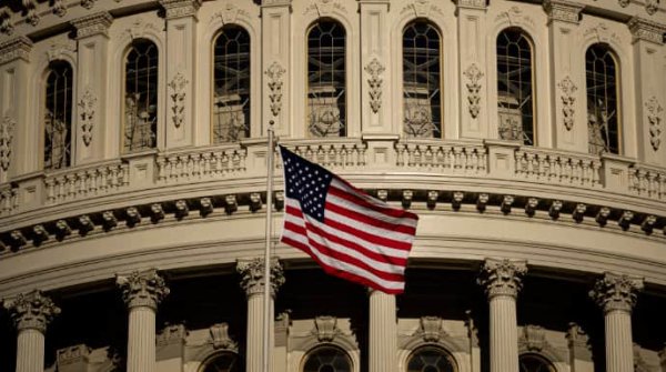 Сенат США одобрил законопроект для предотвращения шатдауна, до него менее двух дней Сенат США одобрил законопроект для предотвращения шатдауна, до него менее двух дней