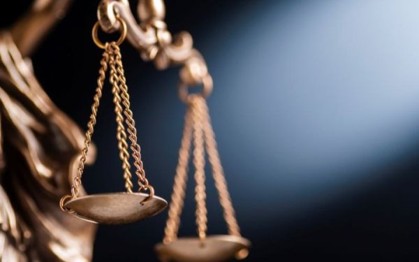 Трьох фігурантів справи Гринкевича арештували із заставою по пів мільярда
Трьох фігурантів справи Гринкевича арештували із заставою по пів мільярда
