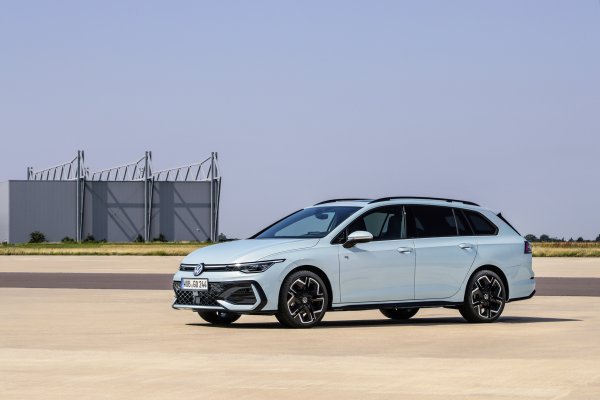 Новый Volkswagen Golf показали официально: разбираем ключевые особенности новинки
Новый Volkswagen Golf показали официально: разбираем ключевые особенности новинки