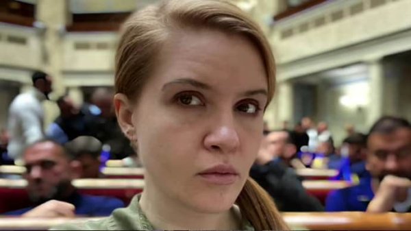 Безуглая заявила о выходе из фракции и партии "Слуга народа" Безуглая заявила о выходе из фракции и партии "Слуга народа"