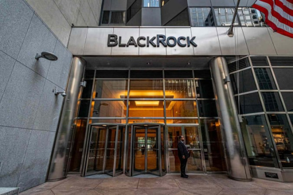 BlackRock первая привлекла $1 млрд инвестиций после запуска биткоин-ETF
BlackRock первая привлекла $1 млрд инвестиций после запуска биткоин-ETF