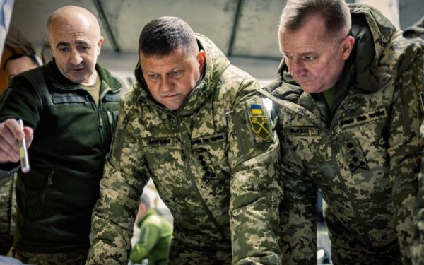 Залужний декілька днів працював з військовими на передовій
Залужний декілька днів працював з військовими на передовій