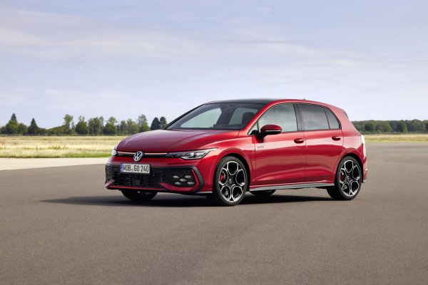 Новый Volkswagen Golf показали официально: разбираем ключевые особенности новинки
Новый Volkswagen Golf показали официально: разбираем ключевые особенности новинки