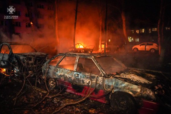 Горели квартиры, машины, больница. Фото и видео последствий ударов по Харькову и Одессе
Горели квартиры, машины, больница. Фото и видео последствий ударов по Харькову и Одессе