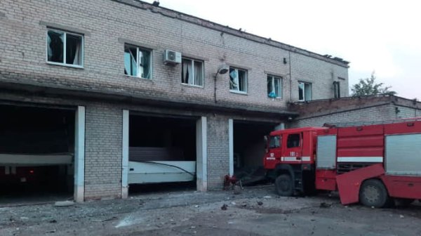Россияне атаковали подразделение пожарной охраны на Херсонщине, ранены пожарные Россияне атаковали подразделение пожарной охраны на Херсонщине, ранены пожарные