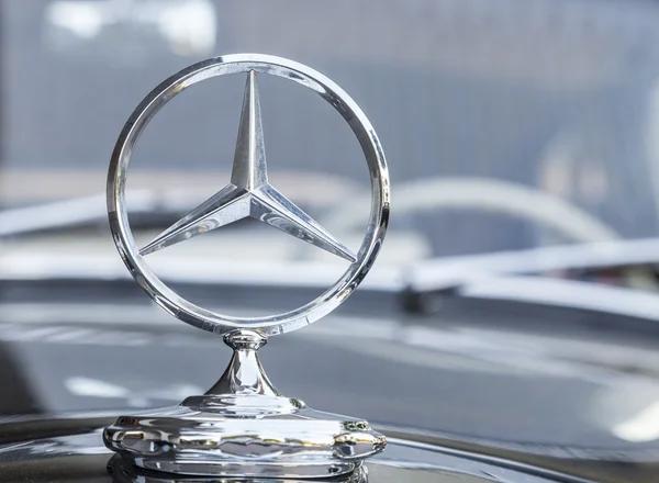 Mercedes продает все свои автосалоны в Германии
Mercedes продает все свои автосалоны в Германии