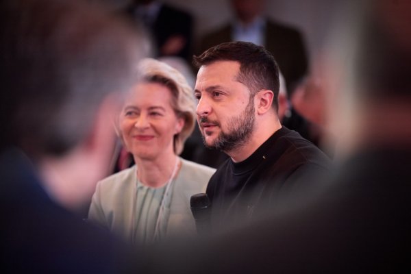 Зеленський у Давосі запросив великий бізнес інвестувати і відновлювати Україну Зеленський у Давосі запросив великий бізнес інвестувати і відновлювати Україну