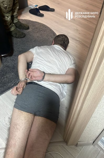 Привезли в суд в наручниках. Кто такой Роман Гринкевич и в чем его обвиняют
Привезли в суд в наручниках. Кто такой Роман Гринкевич и в чем его обвиняют