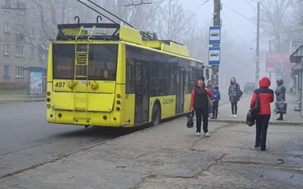 У Херсоні скоротили кількість маршрутів тролейбусів через обстріли росіян
У Херсоні скоротили кількість маршрутів тролейбусів через обстріли росіян