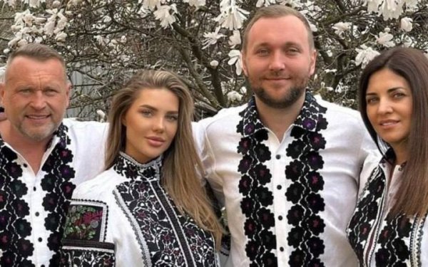 Дружина підозрюваного у корупції бізнесмена Ігоря Гринкевича звільнилася із "Львівської політехніки" за власним бажанням
Дружина підозрюваного у корупції бізнесмена Ігоря Гринкевича звільнилася із "Львівської політехніки" за власним бажанням