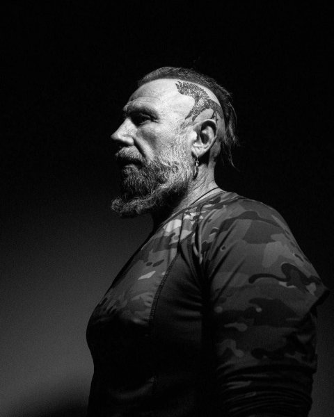 Дванадцять військових-легенди знялися для календаря на 2024 рік у межах фотопроєкту “Лють”
Дванадцять військових-легенди знялися для календаря на 2024 рік у межах фотопроєкту “Лють”