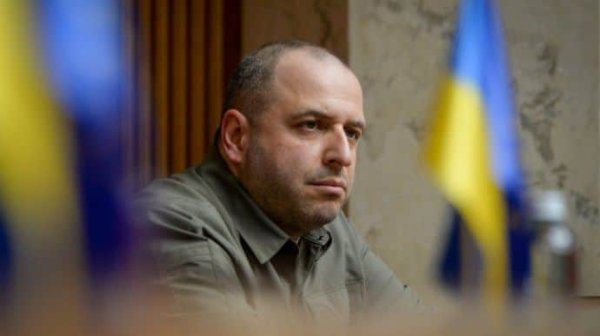 В Минобороны объяснили, почему Умеров отложил поездку во Францию В Минобороны объяснили, почему Умеров отложил поездку во Францию