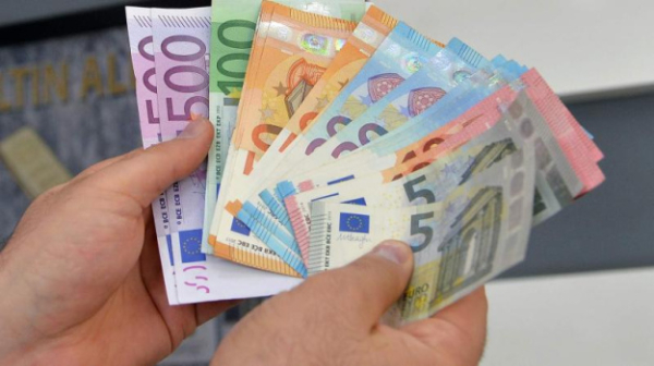 В Германии резко возросло количество фальшивых купюр: конфисковали 5 млн евро
В Германии резко возросло количество фальшивых купюр: конфисковали 5 млн евро