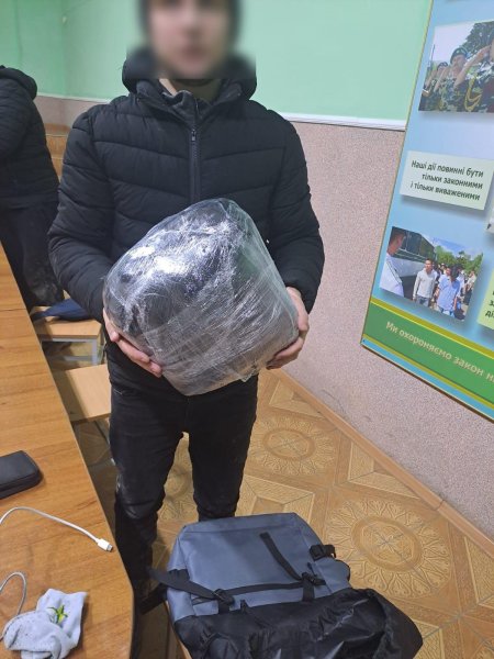 По $4000 за екстрім: троє закарпатців зібралися переплисти Тису
По $4000 за екстрім: троє закарпатців зібралися переплисти Тису