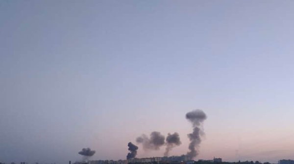 В Днепре слышны звуки взрывов В Днепре слышны звуки взрывов