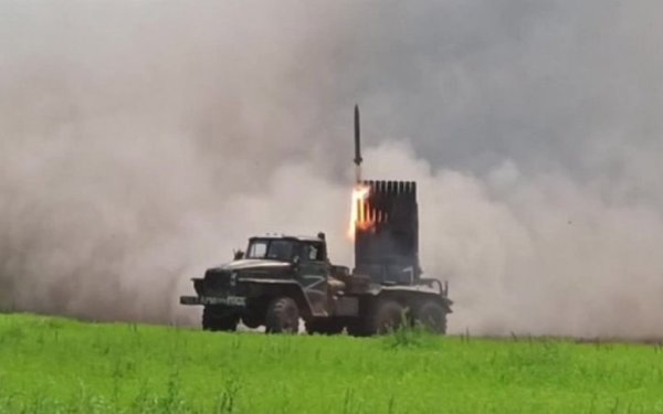 Росіяни вдарили "Градами" по селу на Запоріжжі
Росіяни вдарили "Градами" по селу на Запоріжжі