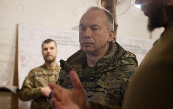 Сирський на Донбасі заявив про прорахунки командирів в обороні. Ситуацію виправлено, буде резерв
Сирський на Донбасі заявив про прорахунки командирів в обороні. Ситуацію виправлено, буде резерв