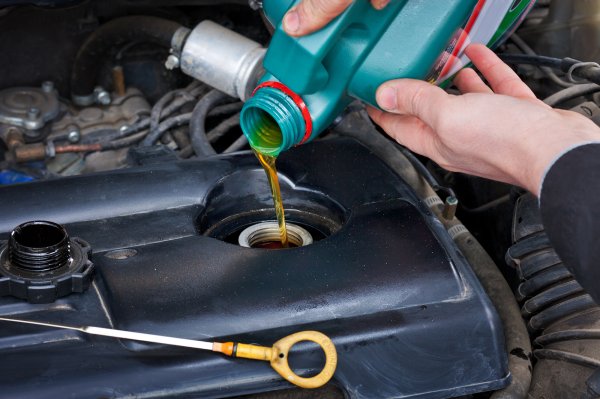 Як часто замінювати оливу в авто: чи завжди правий автовиробник
Як часто замінювати оливу в авто: чи завжди правий автовиробник
