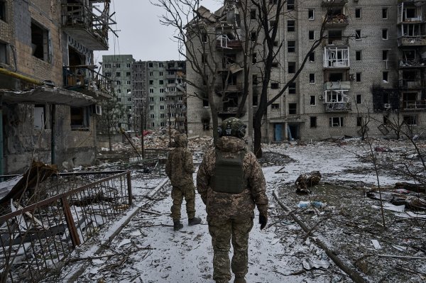 "Враг бросил на Авдеевку все". Как могут развиваться бои за город и есть ли угроза окружения
"Враг бросил на Авдеевку все". Как могут развиваться бои за город и есть ли угроза окружения