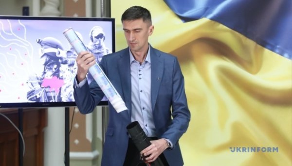 Нацбанк вводить в обіг нову пам’ятну банкноту «Єдність рятує світ» Нацбанк вводить в обіг нову пам’ятну банкноту «Єдність рятує світ»