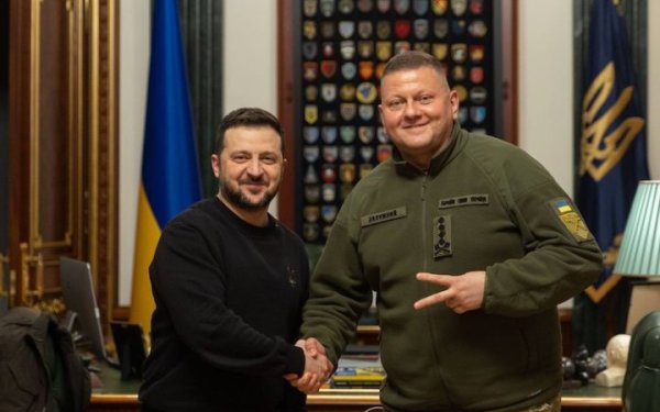 Зеленський підписав укази про звільнення Залужного та призначення Сирського на посаду Головнокомандувча ЗСУ
Зеленський підписав укази про звільнення Залужного та призначення Сирського на посаду Головнокомандувча ЗСУ