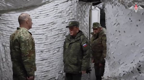 Минобороны РФ показало Герасимова якобы на фронте в Украине Минобороны РФ показало Герасимова якобы на фронте в Украине