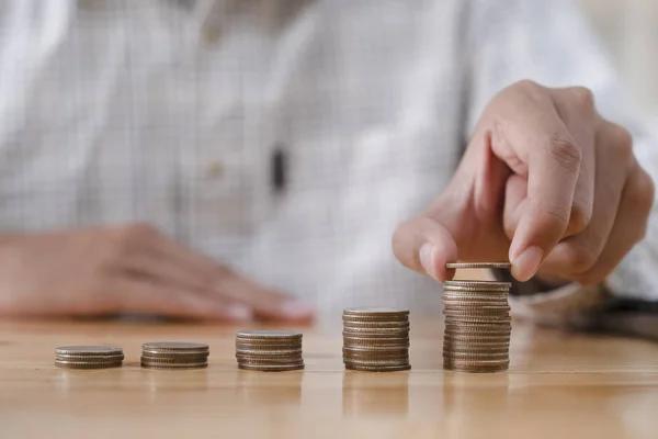 Украинцы оценили уровень своего благосостояния: у 32% он плохой
Украинцы оценили уровень своего благосостояния: у 32% он плохой