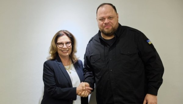Блокада кордону та конфіскація активів РФ: Стефанчук зустрівся із маршалком Сенату Польщі Блокада кордону та конфіскація активів РФ: Стефанчук зустрівся із маршалком Сенату Польщі