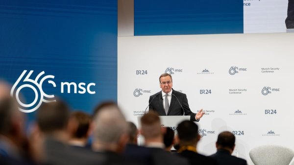 
Снаряды вместо слов. Что Украина ждет от Запада и как война меняет политику Европы 