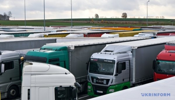Польща не може повернути дозволи без рішення Єврокомісії - українські перевізники Польща не може повернути дозволи без рішення Єврокомісії - українські перевізники