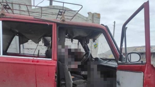 В Купянском районе вражеский дрон-камикадзе попал в гражданский автомобиль, погибли работники фермы В Купянском районе вражеский дрон-камикадзе попал в гражданский автомобиль, погибли работники фермы