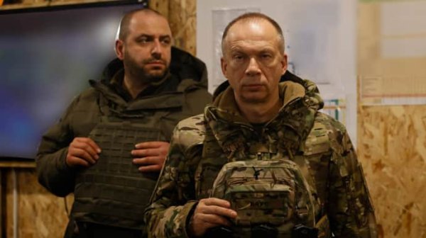 Сырский на передовой обсудили дальнейшие шаги для защиты войск от дронов и КАБов Сырский на передовой обсудили дальнейшие шаги для защиты войск от дронов и КАБов
