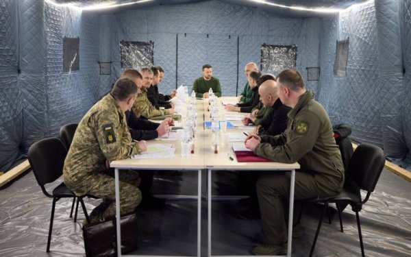 Зеленський відвідав Кривий Ріг і провів нараду щодо захисту енергообʼєктів
Зеленський відвідав Кривий Ріг і провів нараду щодо захисту енергообʼєктів