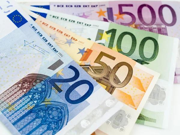 Курс валют на 15 февраля: евро в банках подешевело на 10 копеек
Курс валют на 15 февраля: евро в банках подешевело на 10 копеек