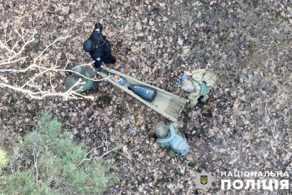 Вибухотехніки знищили бойову частину ворожого "Шахеда", який збили біля Києва
Вибухотехніки знищили бойову частину ворожого "Шахеда", який збили біля Києва