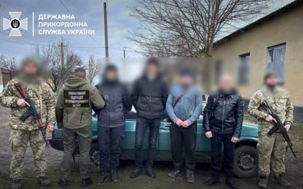 Прикордонники затримали на Одещині водія при спробі допомогти чоловікам втекти за кордон
Прикордонники затримали на Одещині водія при спробі допомогти чоловікам втекти за кордон