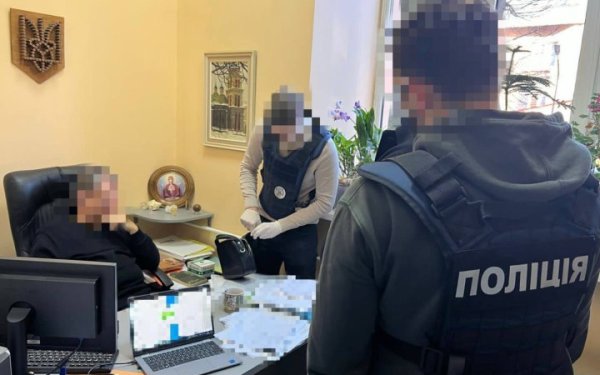 Лікар ВЛК вимагав у військового 5 тисяч доларів за визнання непридатним до служби, – Офіс Генпрокурора
Лікар ВЛК вимагав у військового 5 тисяч доларів за визнання непридатним до служби, – Офіс Генпрокурора